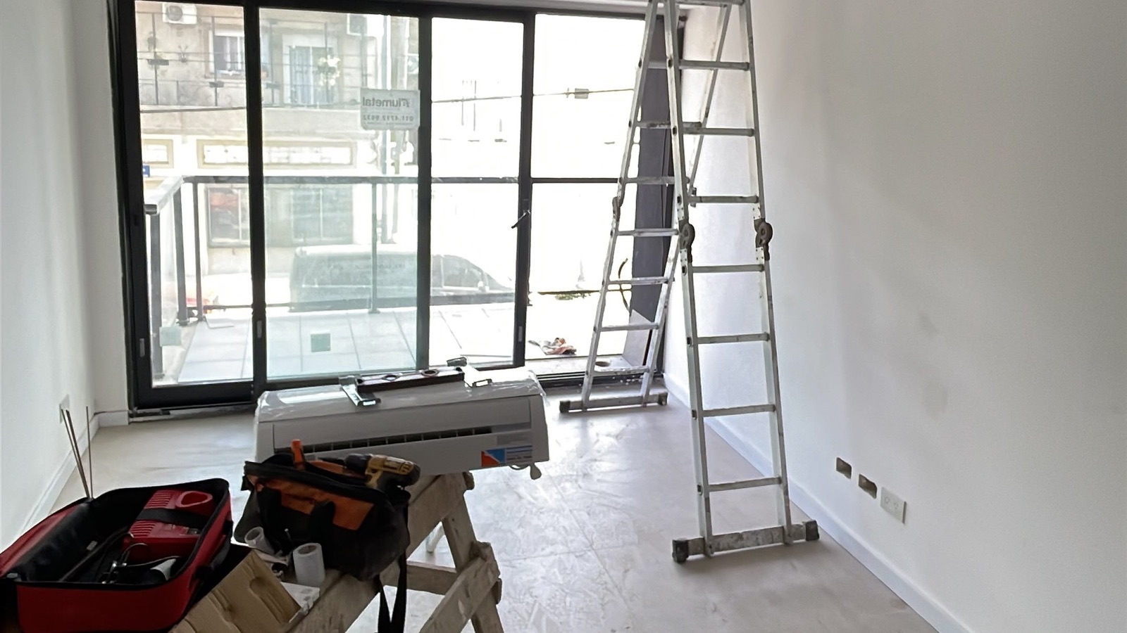 Servicio técnico de refrigeración profesional Instalación de aire acondicionado split realizada por LC Servicios Integrales